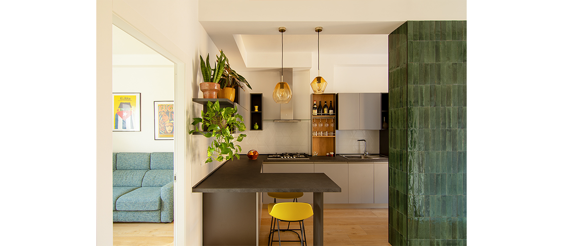 progettazione personalizzata di interni, interior design per un appartamento ad uso residenziale a Bologna, piastrelle con giochi di forme e colori